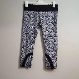 LULULEMON black & white‎ capris workout leggings Size 10